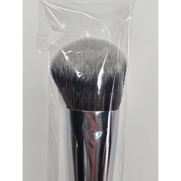 Younique Sculpting Brush New Makeup Brush - Picture 3 of 3